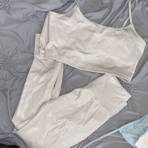 (ARITZIA) Shimmering Gym  Set
